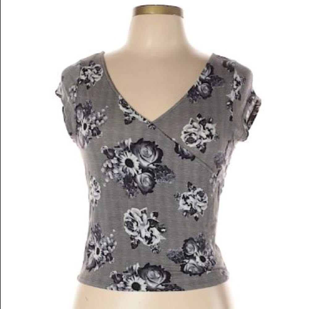 🔵Floral V-Neck Crop